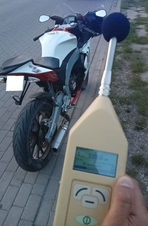 Kontrolowany motocykl, w którym zostały ujawnione nieprawidłowości związane z układem wydechowym